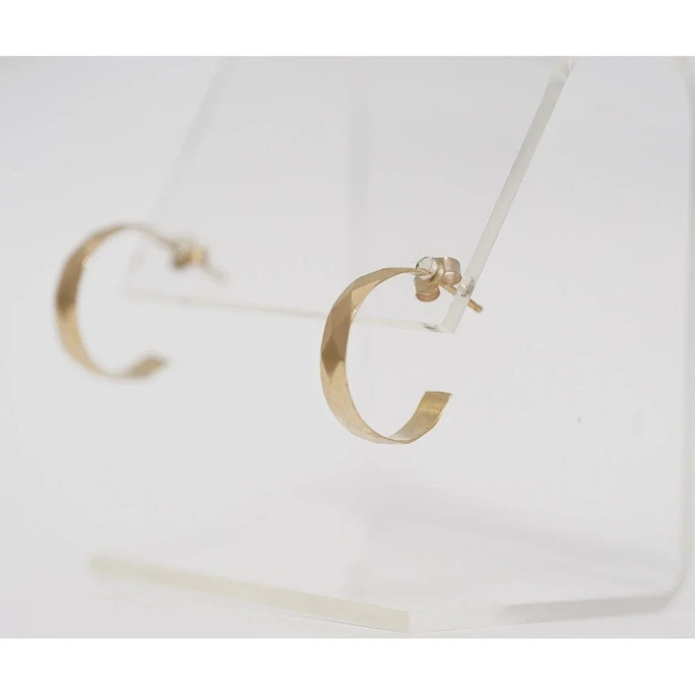 Vintage 14k Solid Yellow Gold Hoop Textured Diamond Triangle Pattern Earrings - Picture 7 of 7